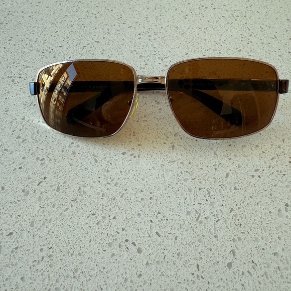 PRADA SUNGLASSES. MODEL SPR52N - Picture 2 of 3